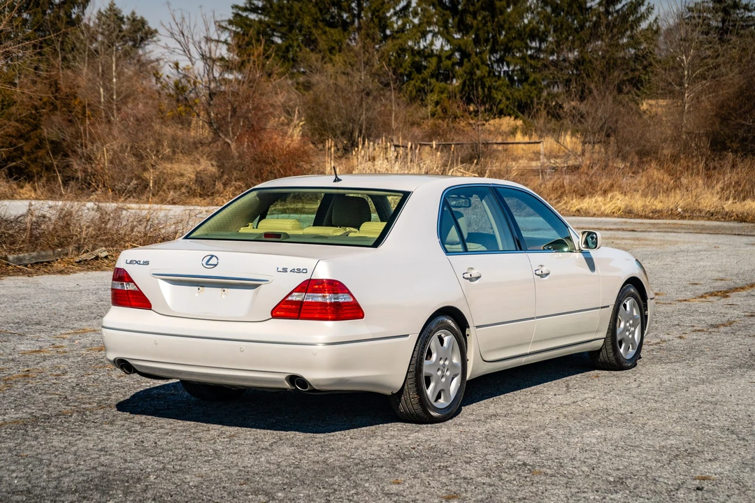 2004 Lexus LS 3rd Gen - Image 21 of 31