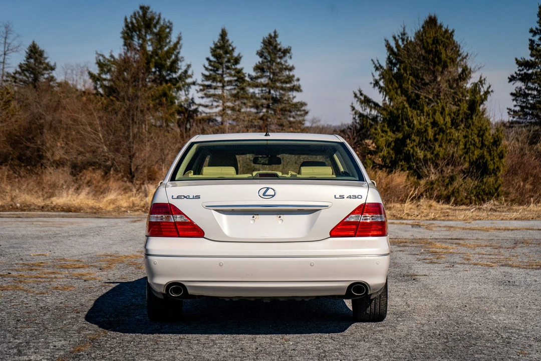 2004 Lexus LS 3rd Gen - Image 19 of 31