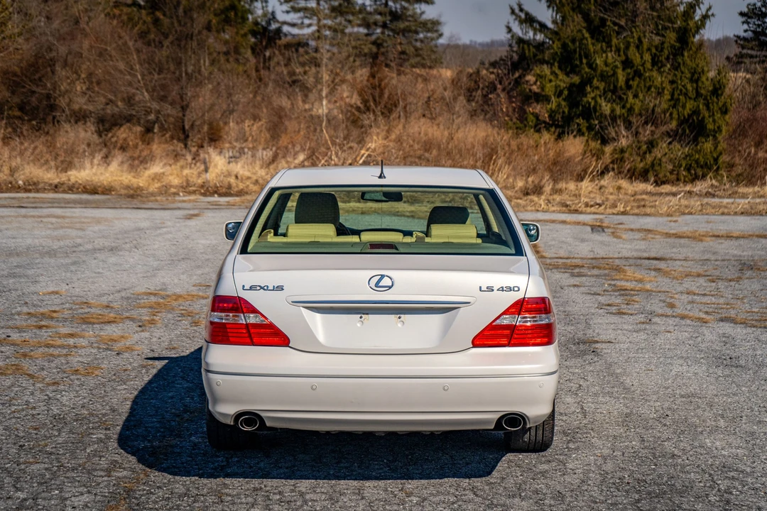 2004 Lexus LS 3rd Gen - Image 18 of 31