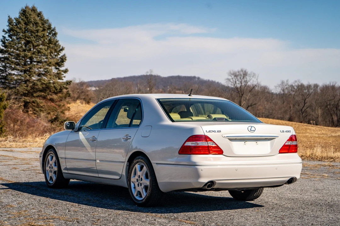 2004 Lexus LS 3rd Gen - Image 13 of 31