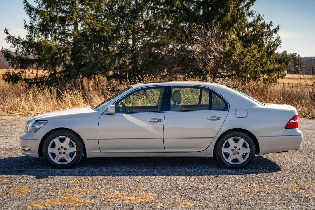 2004 Lexus LS 3rd Gen - Image 9 of 31