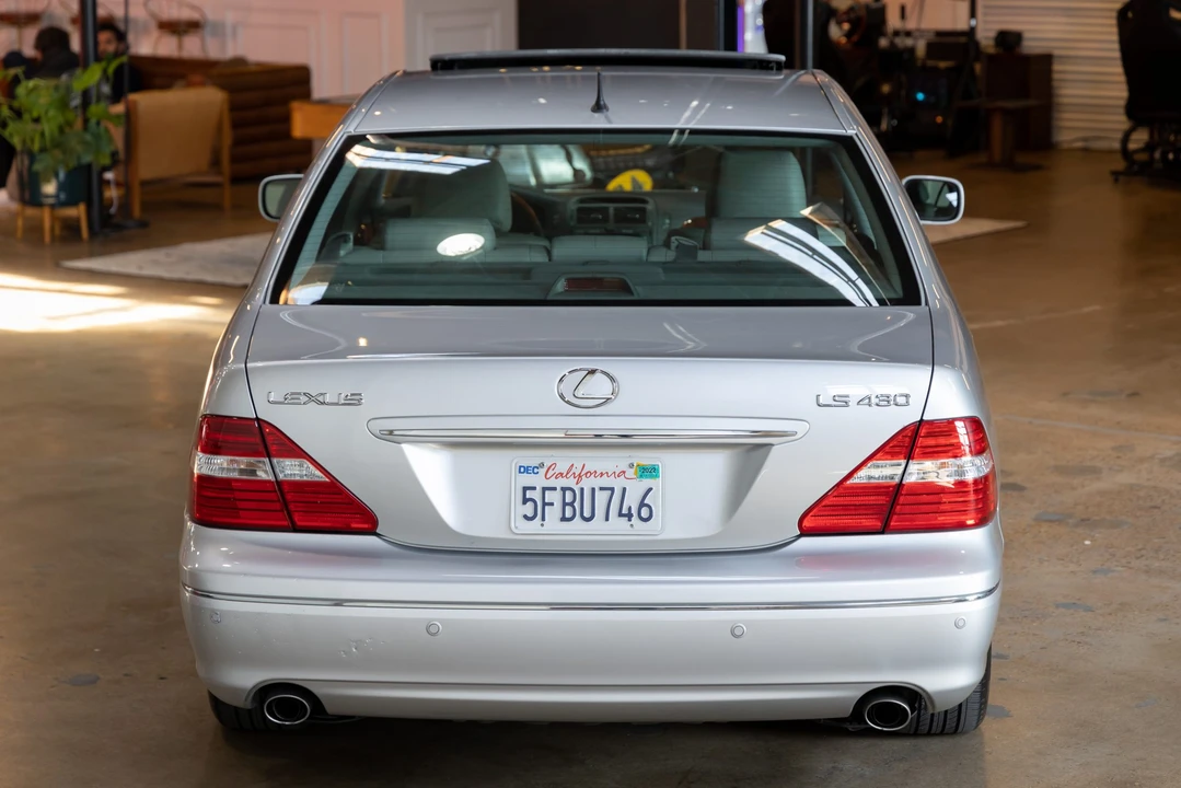 2004 Lexus LS 3rd Gen - Image 26 of 31