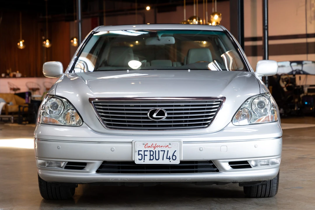 2004 Lexus LS 3rd Gen - Image 11 of 31