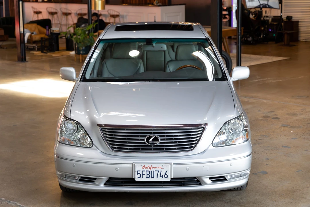 2004 Lexus LS 3rd Gen - Image 12 of 31