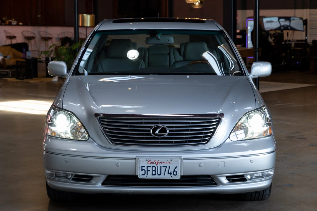 2004 Lexus LS 3rd Gen - Image 13 of 31