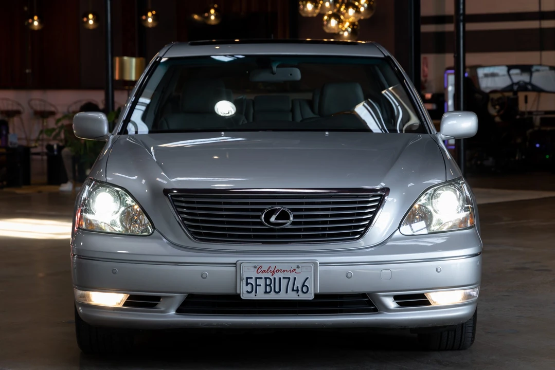 2004 Lexus LS 3rd Gen - Image 14 of 31