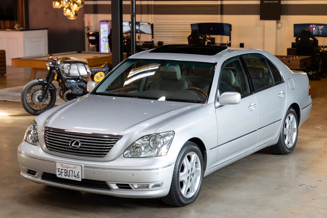 2004 Lexus LS 3rd Gen - Image 16 of 31