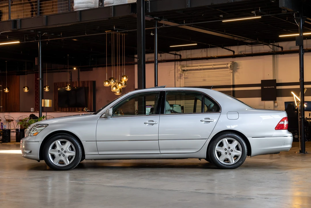 2004 Lexus LS 3rd Gen - Image 19 of 31