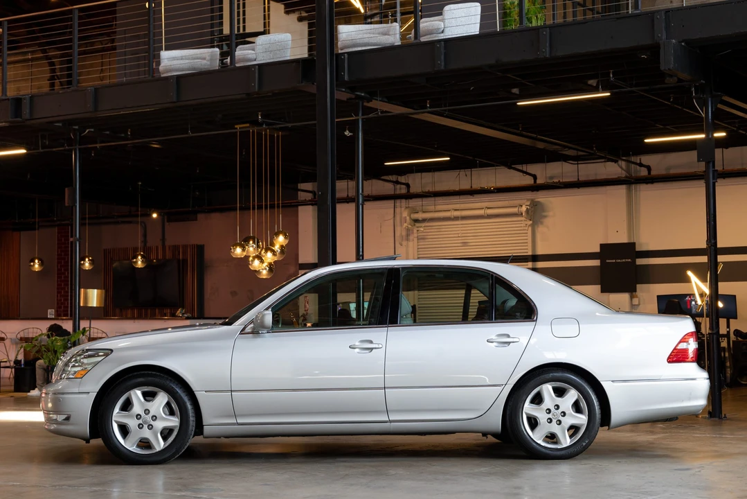 2004 Lexus LS 3rd Gen - Image 20 of 31