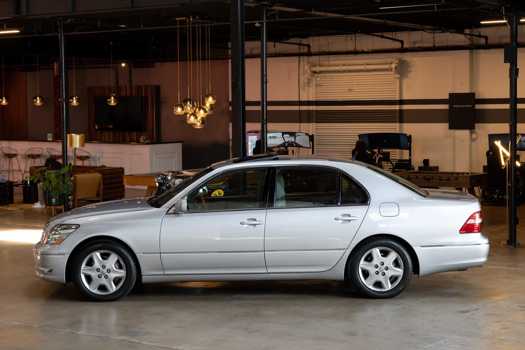 2004 Lexus LS 3rd Gen - Image 21 of 31