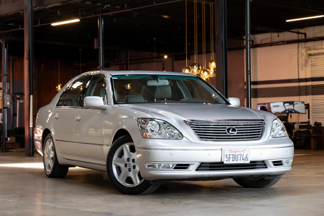 2004 Lexus LS 3rd Gen - Image 9 of 31