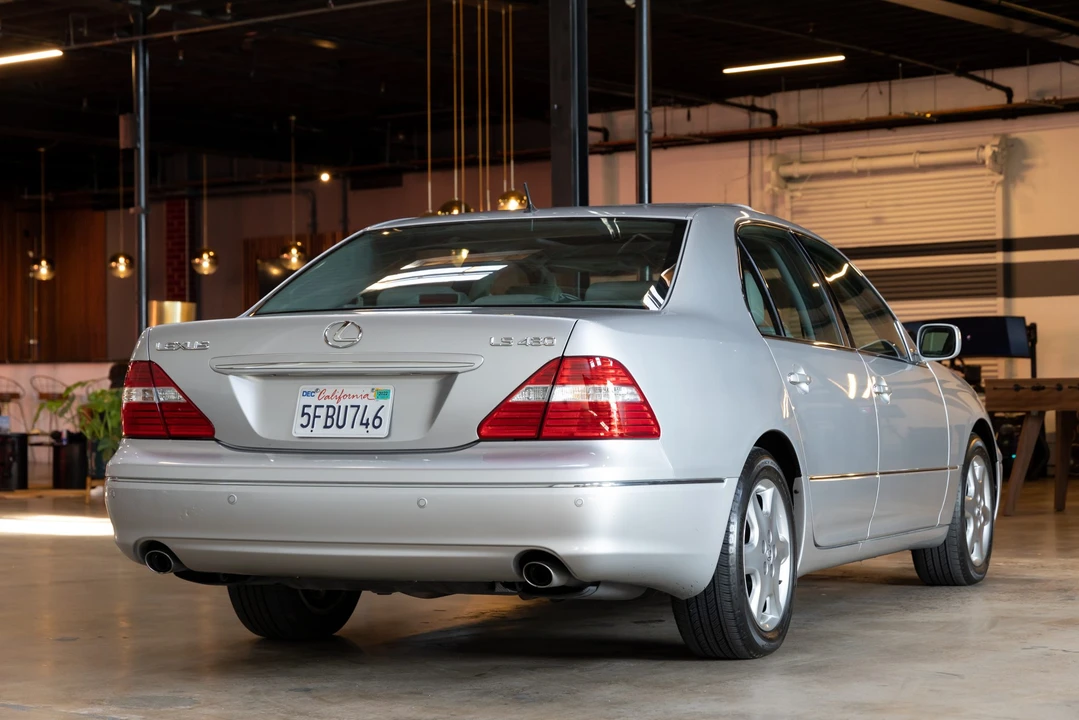 2004 Lexus LS 3rd Gen - Image 28 of 31