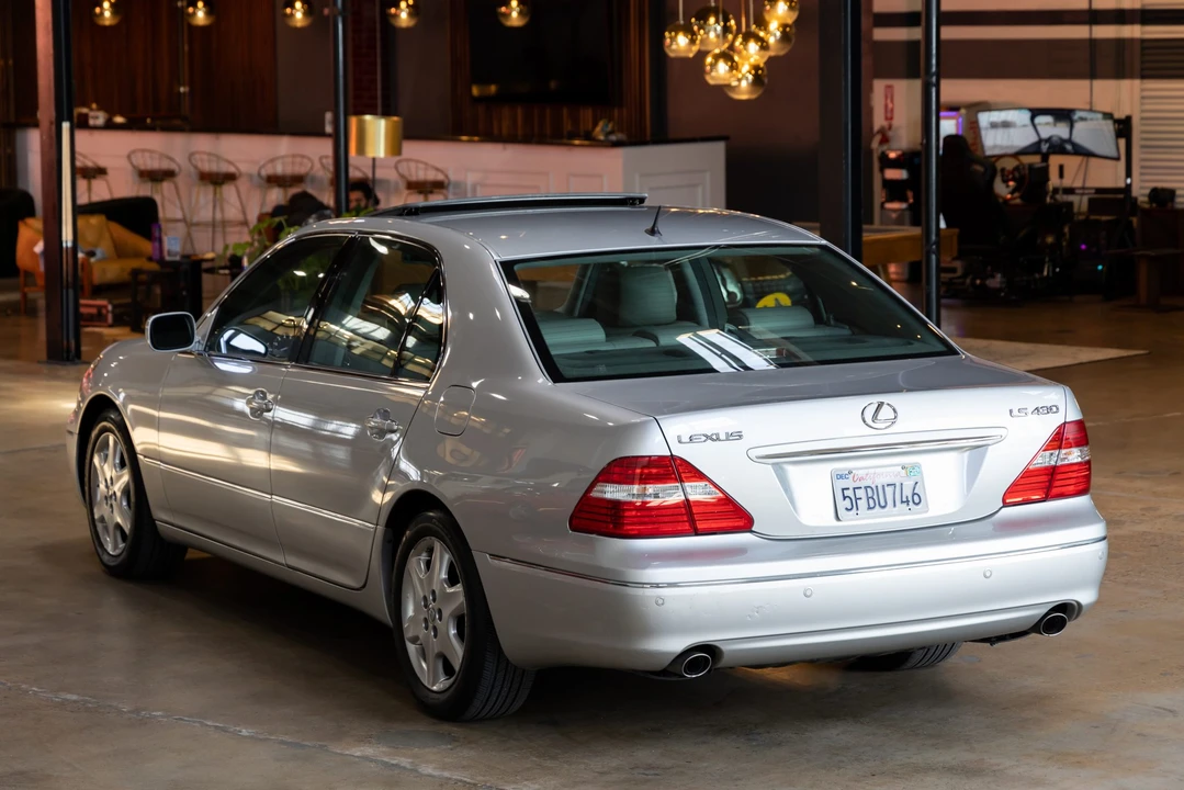 2004 Lexus LS 3rd Gen - Image 24 of 31