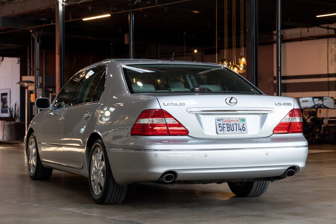 2004 Lexus LS 3rd Gen - Image 25 of 31