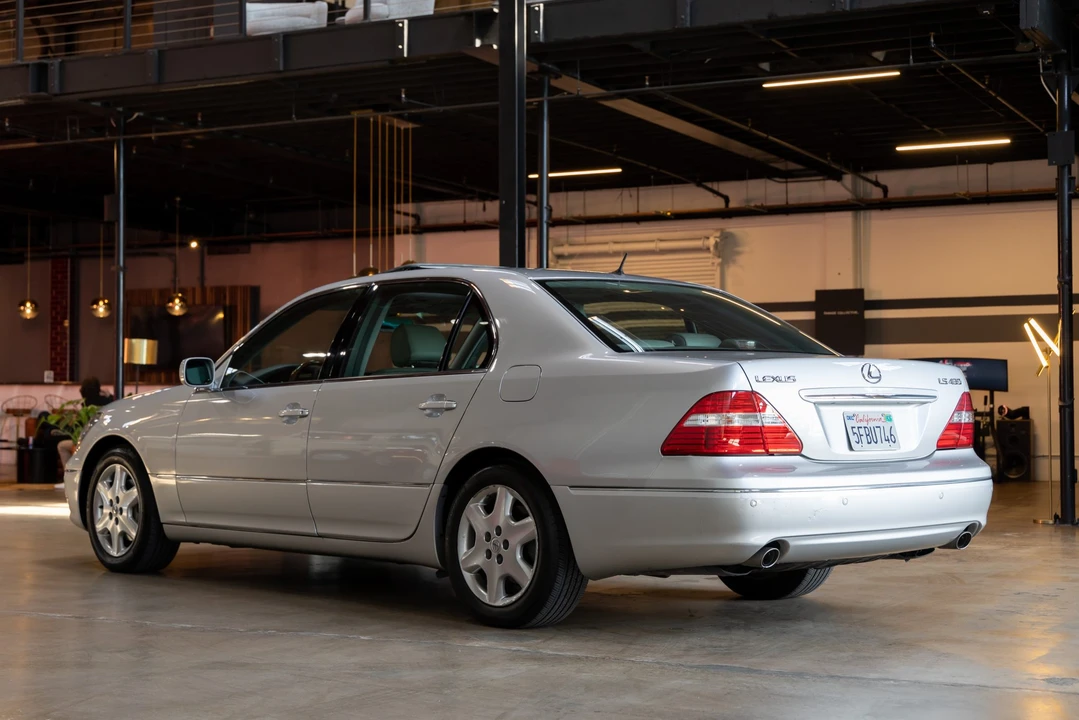 2004 Lexus LS 3rd Gen - Image 22 of 31