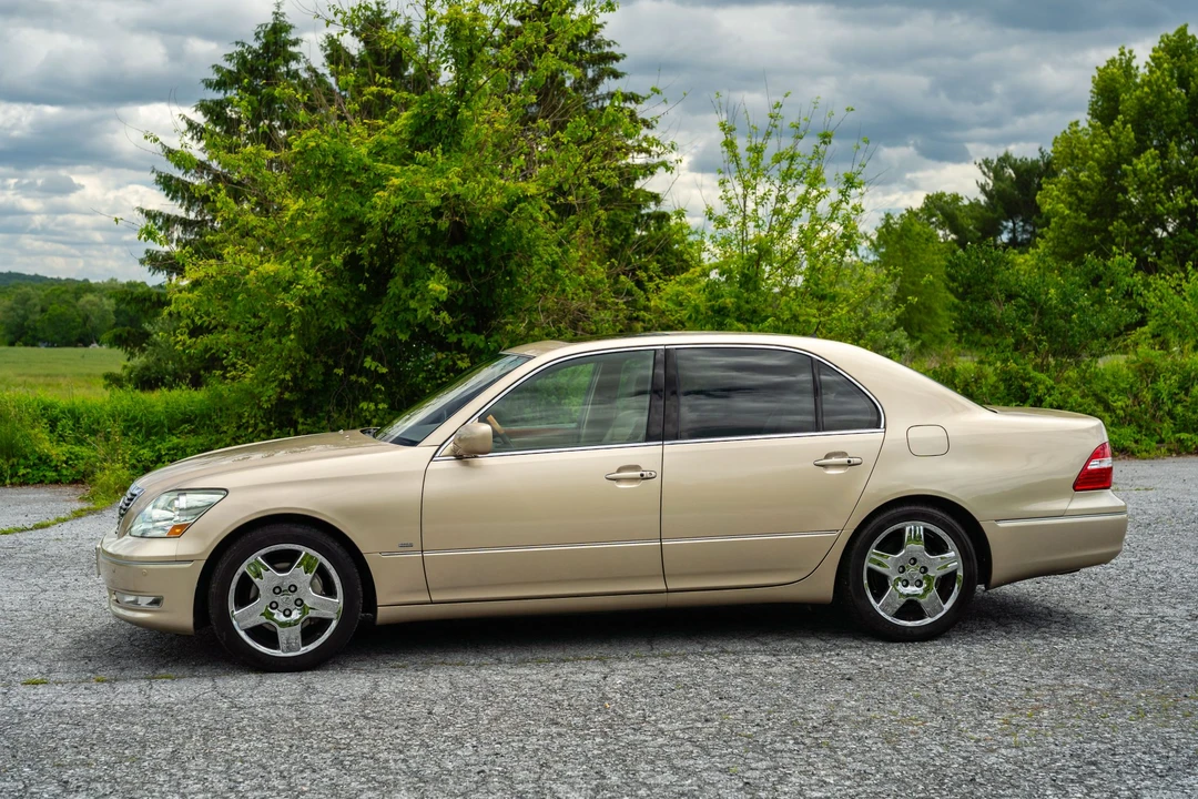 2004 Lexus LS 3rd Gen - Image 13 of 31