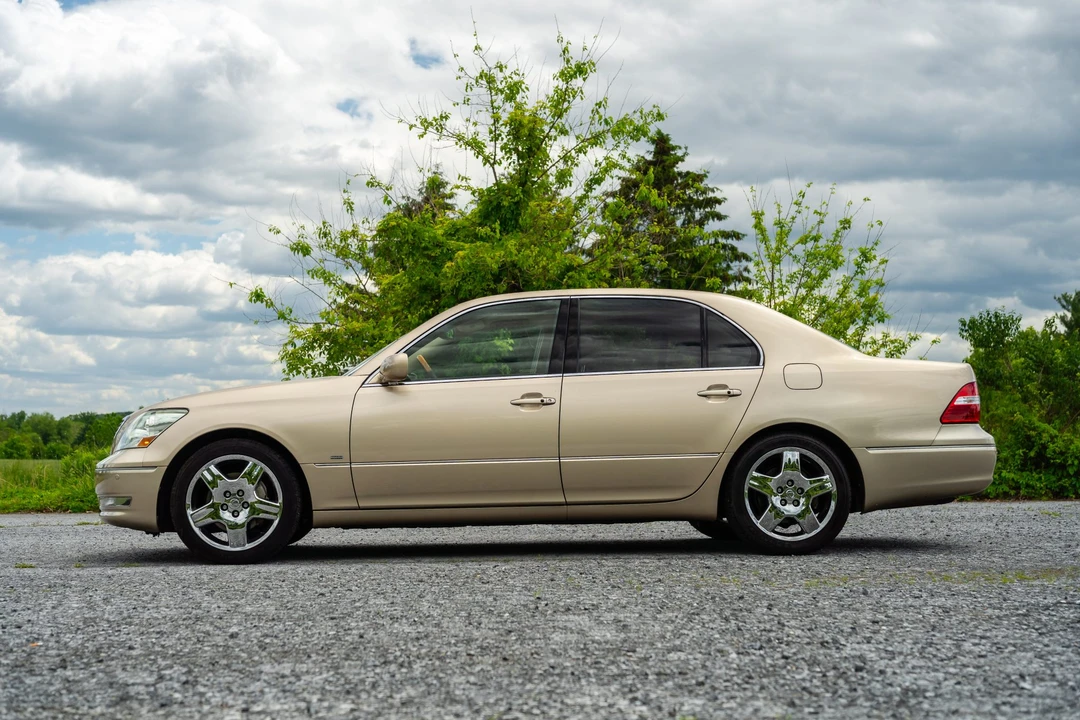 2004 Lexus LS 3rd Gen - Image 16 of 31