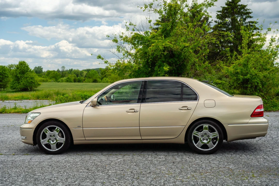 2004 Lexus LS 3rd Gen - Image 17 of 31