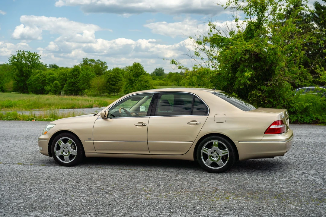 2004 Lexus LS 3rd Gen - Image 20 of 31