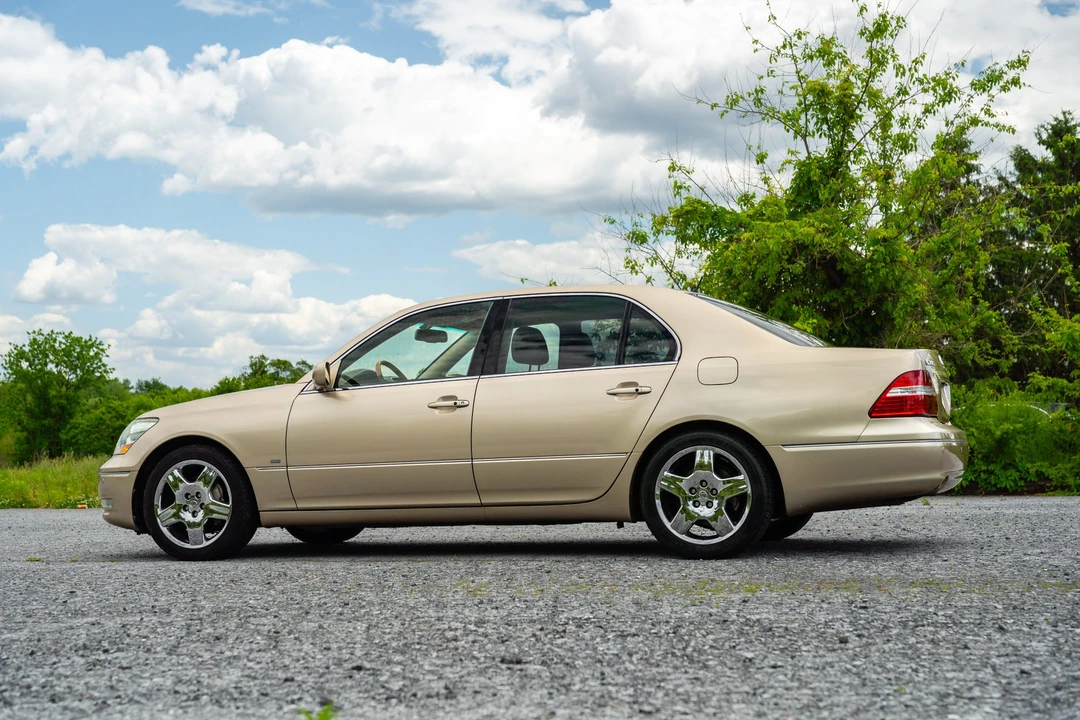 2004 Lexus LS 3rd Gen - Image 19 of 31