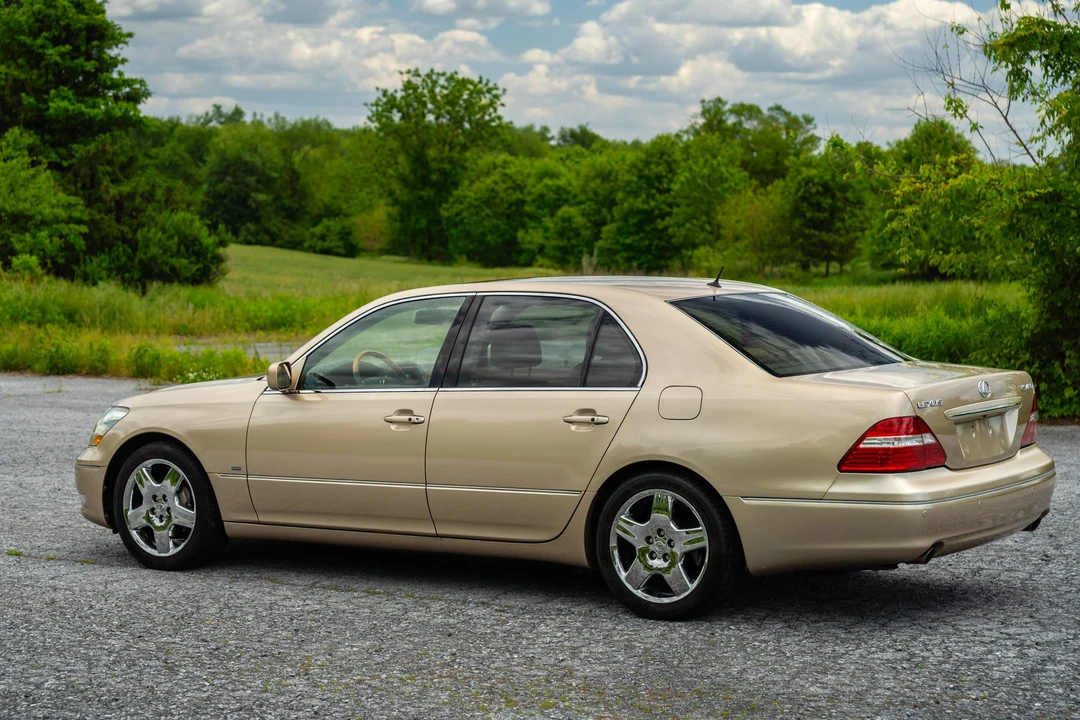 2004 Lexus LS 3rd Gen - Image 21 of 31