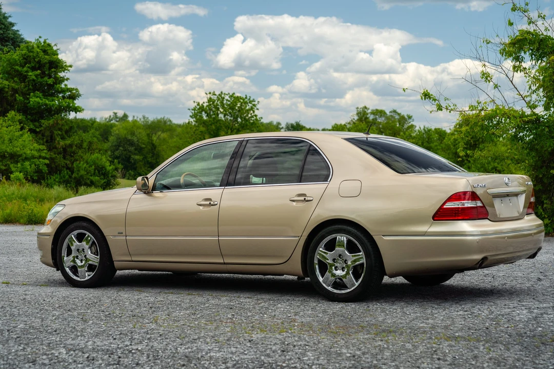 2004 Lexus LS 3rd Gen - Image 22 of 31