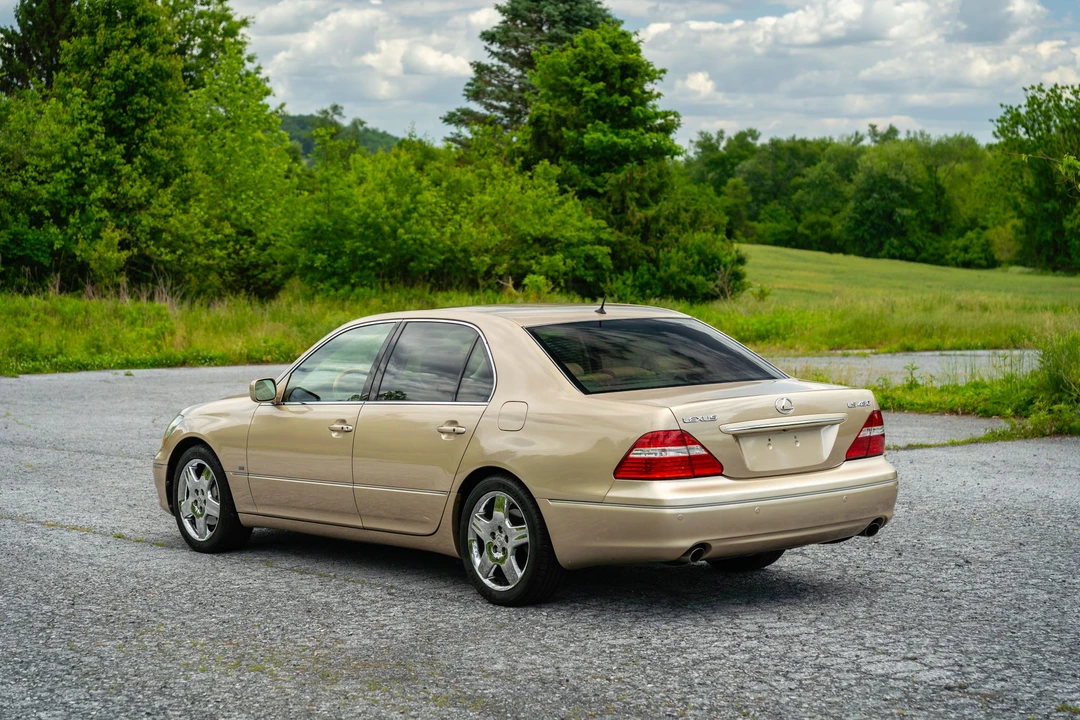 2004 Lexus LS 3rd Gen - Image 23 of 31