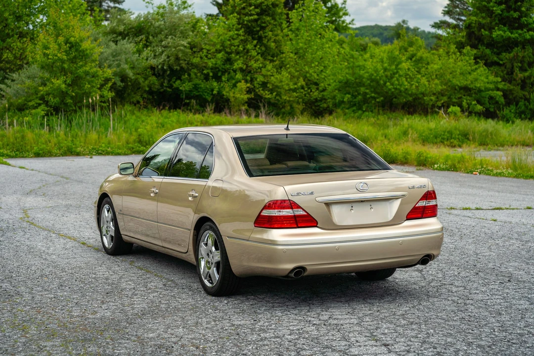 2004 Lexus LS 3rd Gen - Image 25 of 31