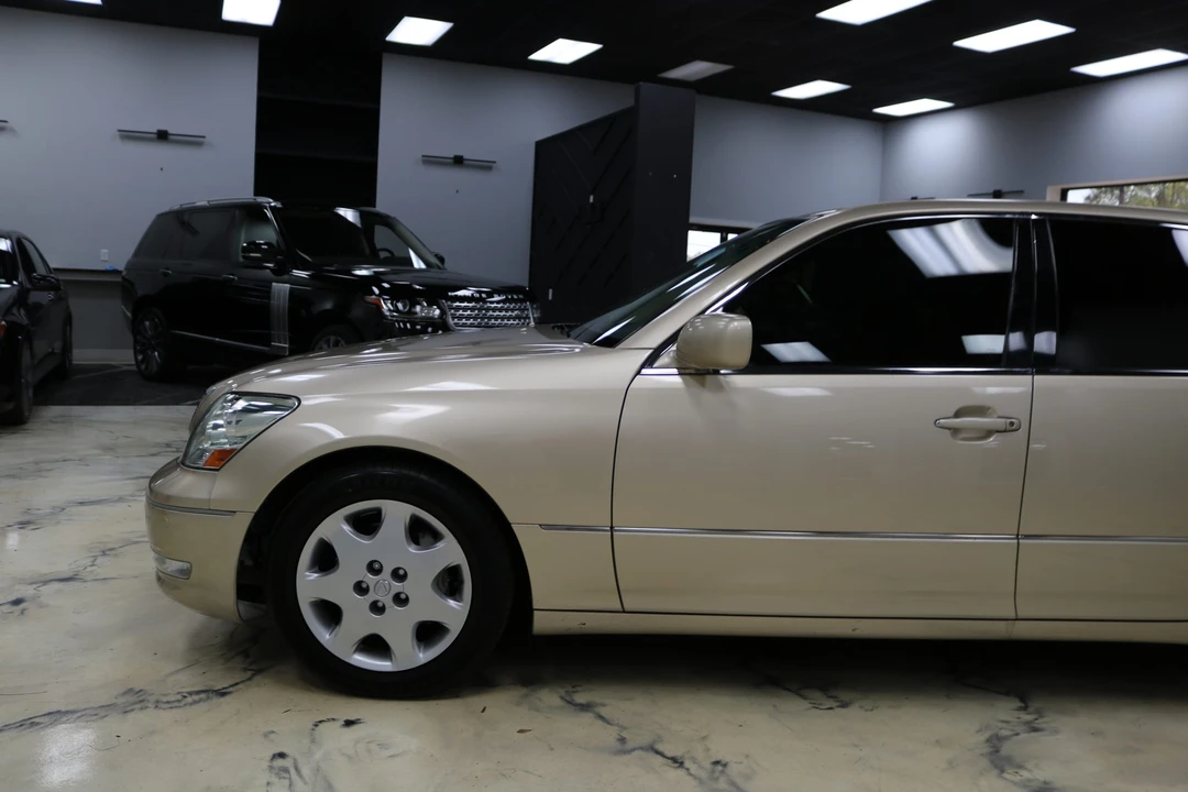 2004 Lexus LS 3rd Gen - Image 16 of 31