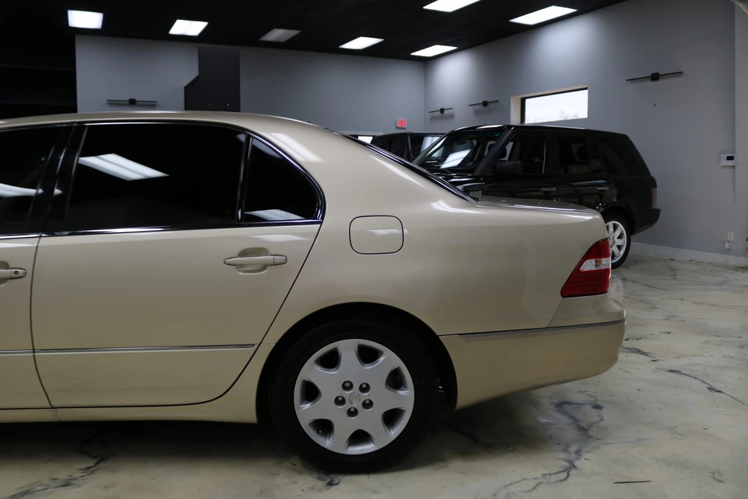 2004 Lexus LS 3rd Gen - Image 19 of 31