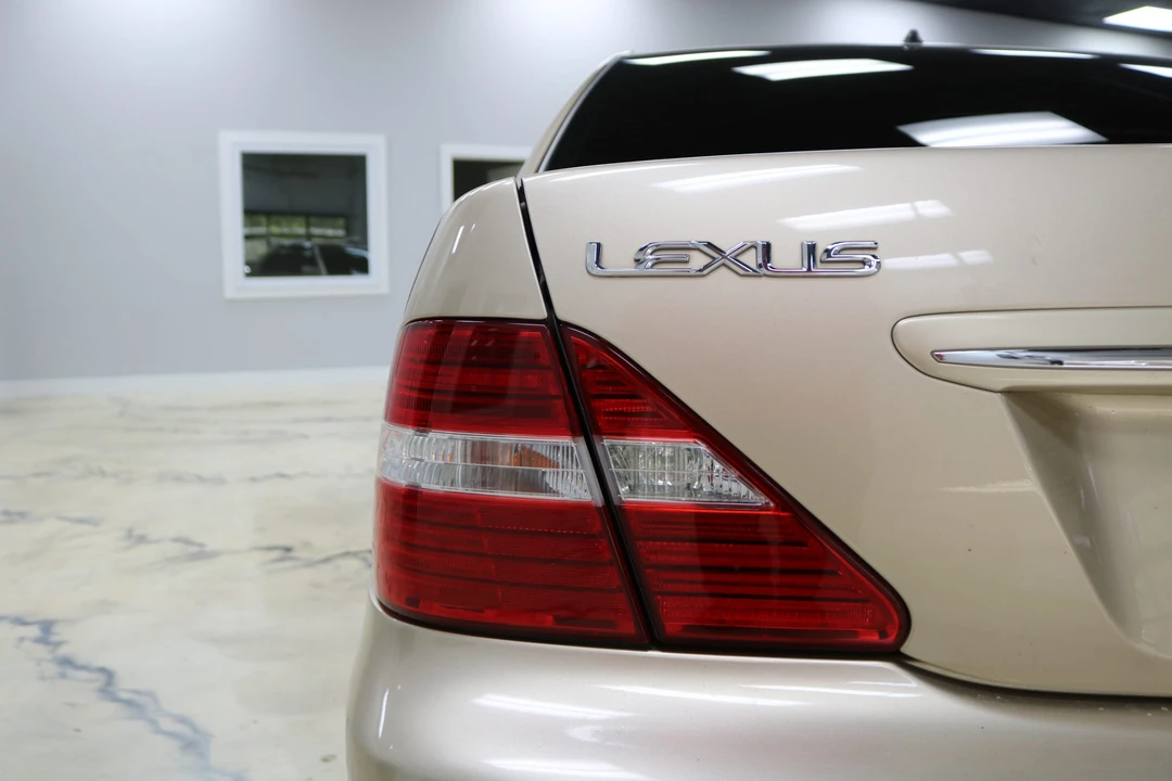 2004 Lexus LS 3rd Gen - Image 21 of 31