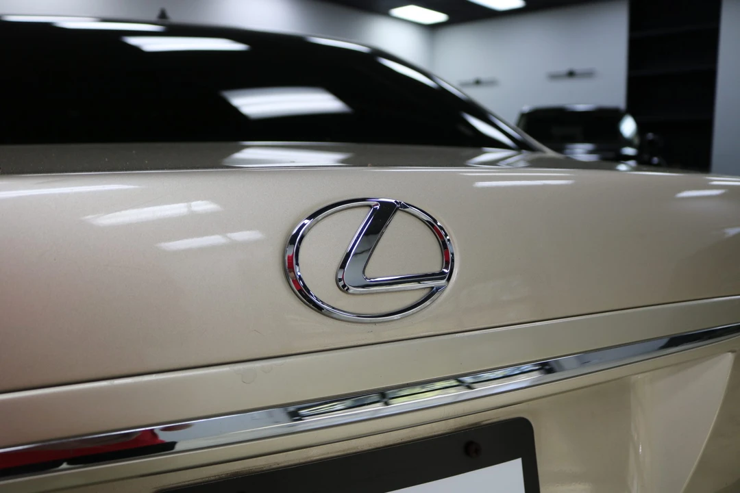 2004 Lexus LS 3rd Gen - Image 23 of 31