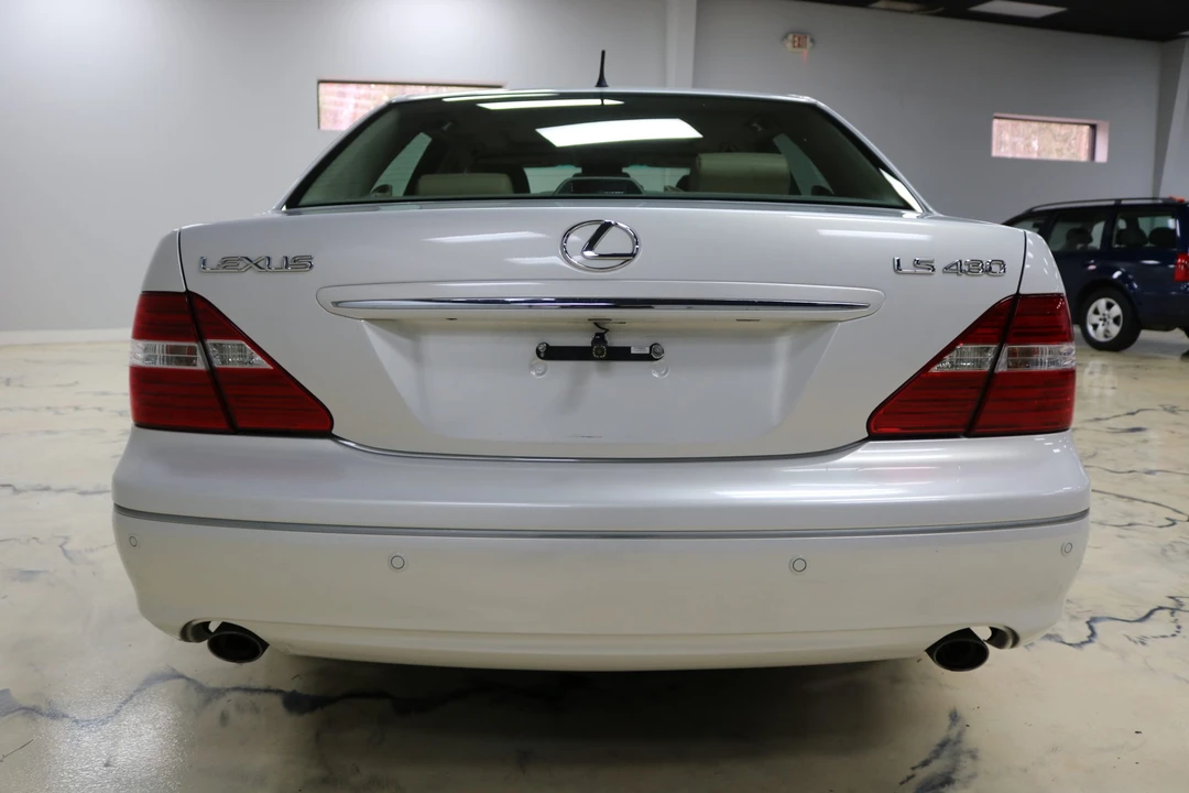 2004 Lexus LS 3rd Gen - Image 13 of 31