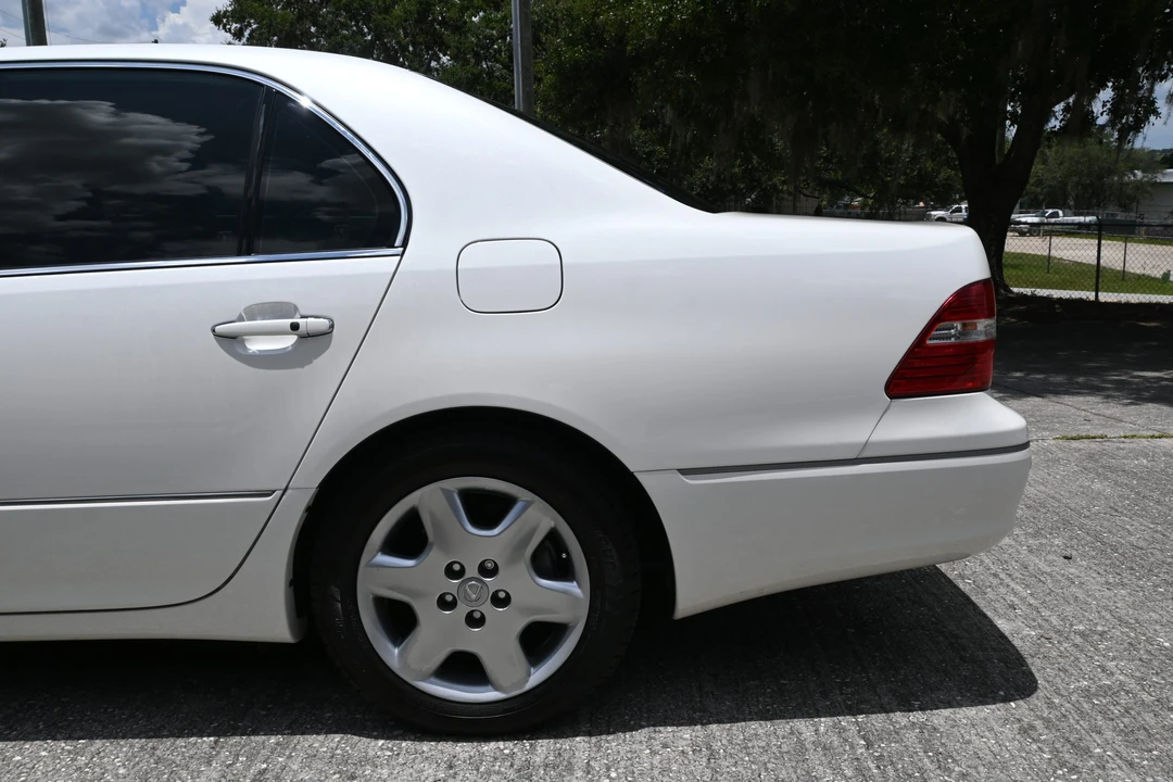 2004 Lexus LS 3rd Gen - Image 19 of 31