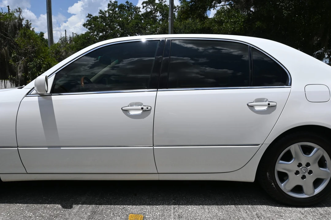 2004 Lexus LS 3rd Gen - Image 18 of 31