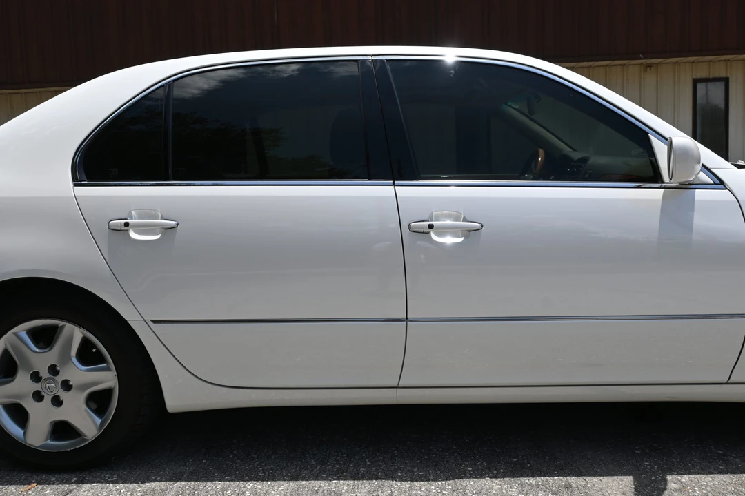 2004 Lexus LS 3rd Gen - Image 23 of 31