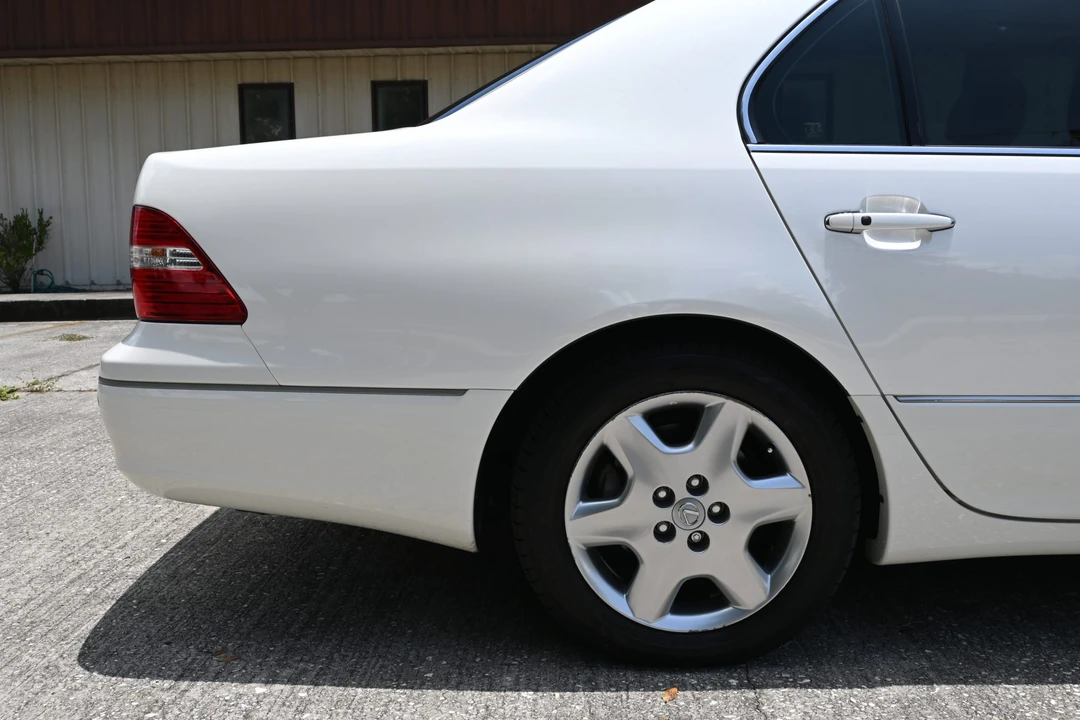 2004 Lexus LS 3rd Gen - Image 22 of 31