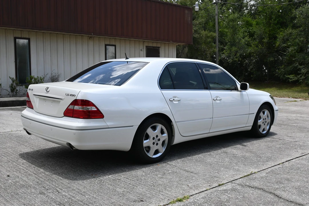 2004 Lexus LS 3rd Gen - Image 11 of 31