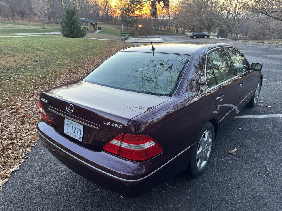 2004 Lexus LS 3rd Gen - Image 15 of 31