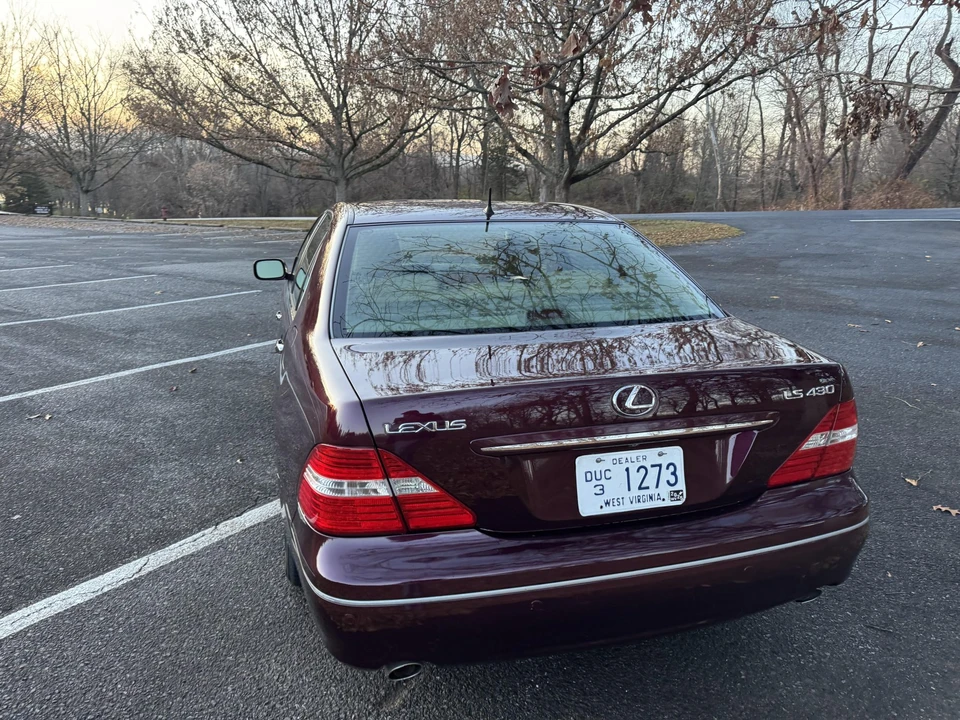 2004 Lexus LS 3rd Gen - Image 19 of 31