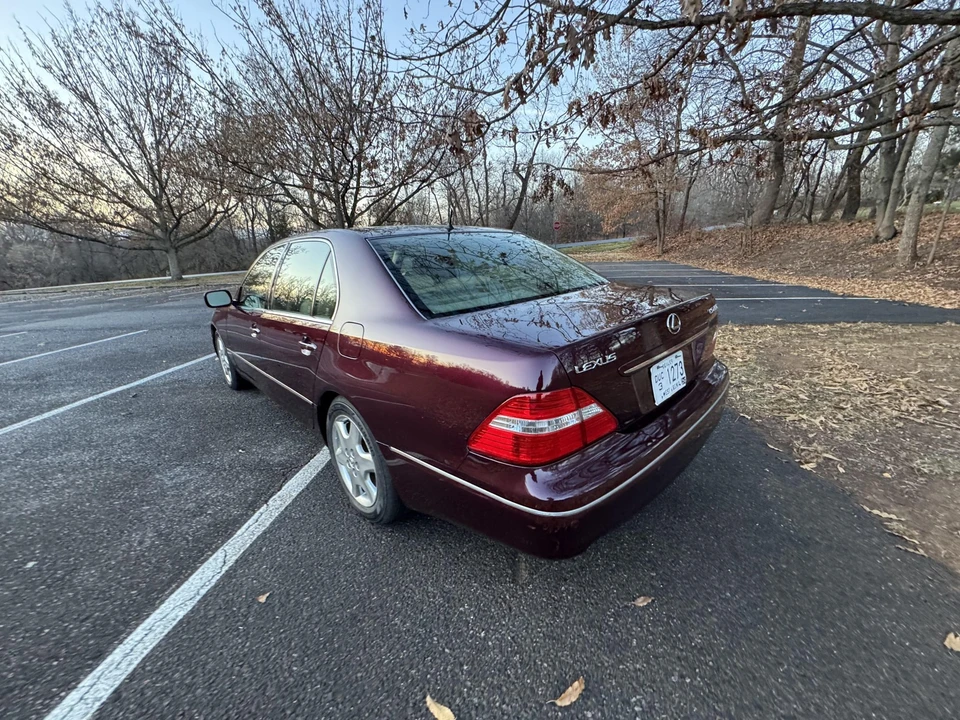 2004 Lexus LS 3rd Gen - Image 22 of 31