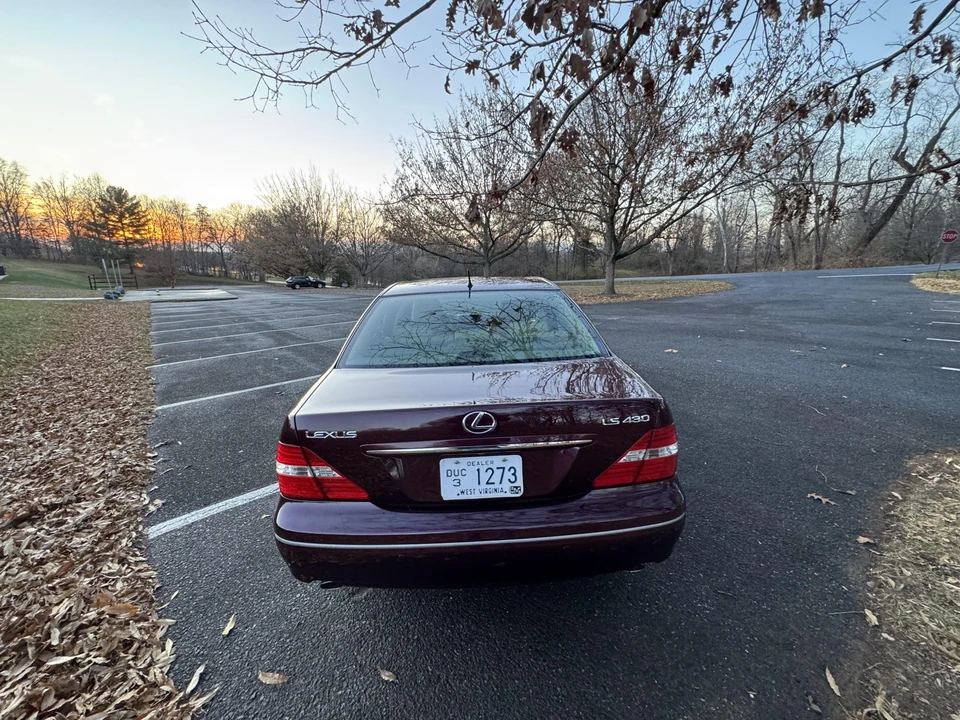 2004 Lexus LS 3rd Gen - Image 16 of 31