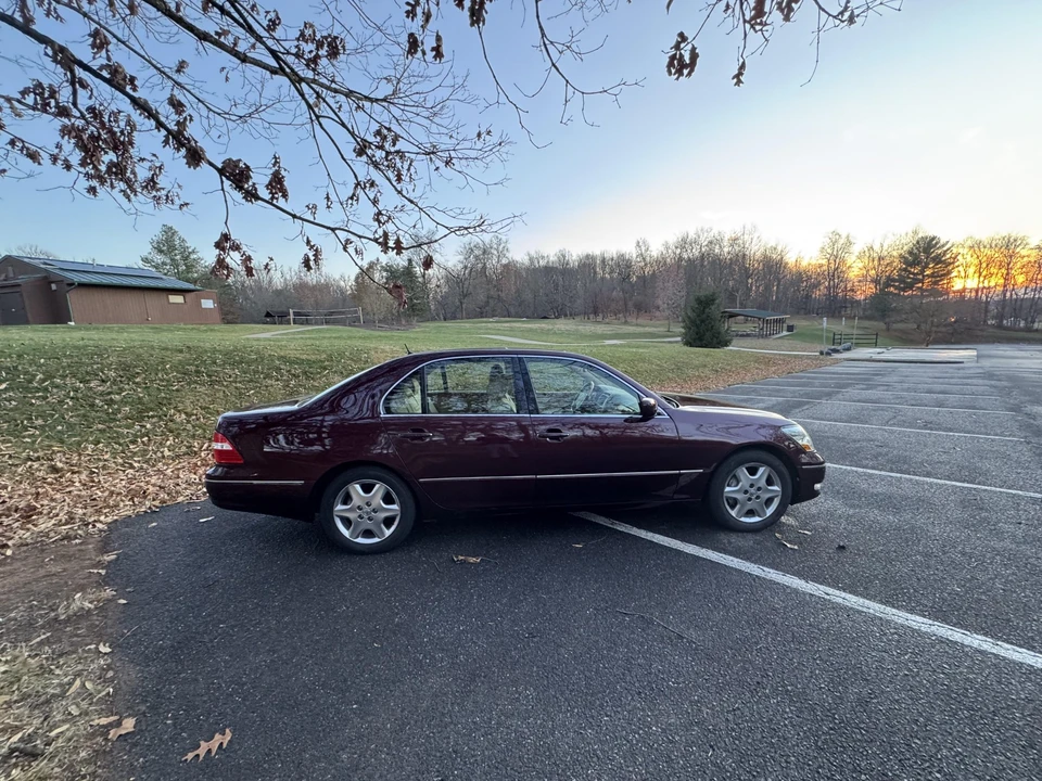 2004 Lexus LS 3rd Gen - Image 12 of 31