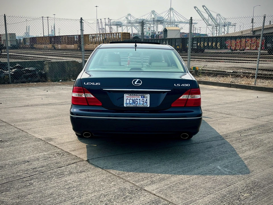 2004 Lexus LS 3rd Gen - Image 19 of 31