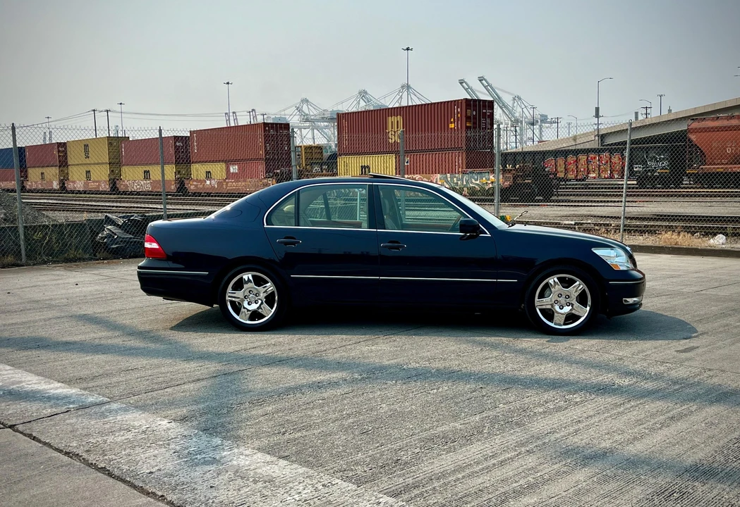 2004 Lexus LS 3rd Gen - Image 15 of 31