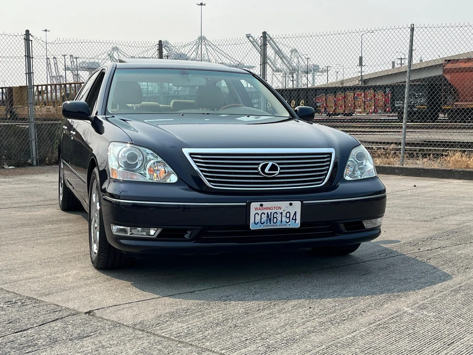 2004 Lexus LS 3rd Gen - Image 7 of 31