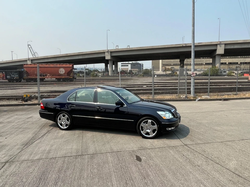 2004 Lexus LS 3rd Gen - Image 12 of 31