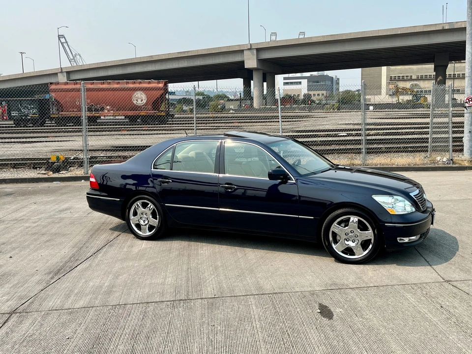 2004 Lexus LS 3rd Gen - Image 13 of 31