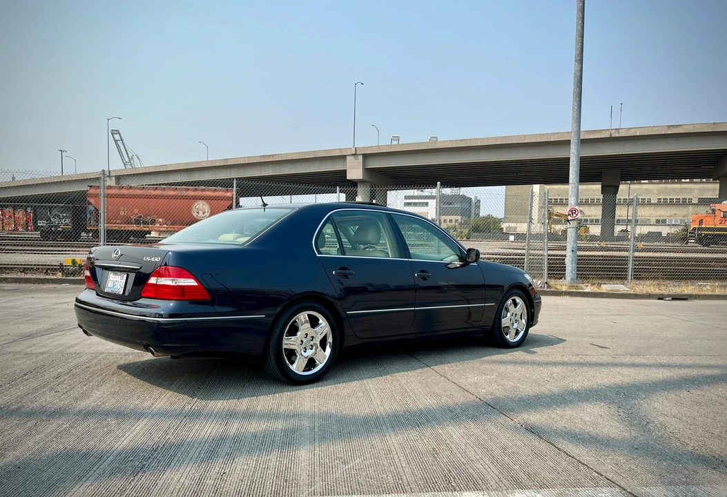 2004 Lexus LS 3rd Gen - Image 18 of 31
