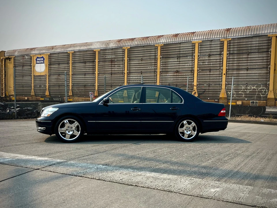 2004 Lexus LS 3rd Gen - Image 23 of 31